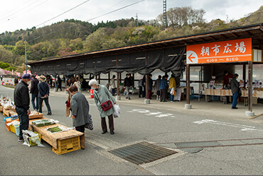 Hirugami Hot Springs Morning Market